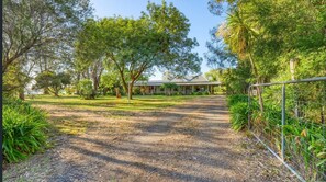 Property grounds - Weirside Waterfront Nagambie (Strathbogie)