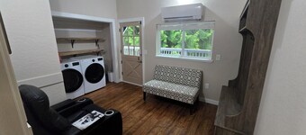 Cozy 4-bedroom cabin in quaint Snohomish with AC and charm