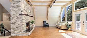Cozy 4-bedroom cabin in quaint Snohomish with AC and charm