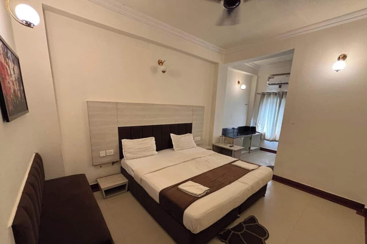 Quarto casal luxo, vista para a cidade | Escrivaninha, Wi-Fi de cortesia
