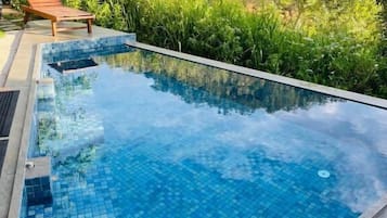 Kolam renang outdoor