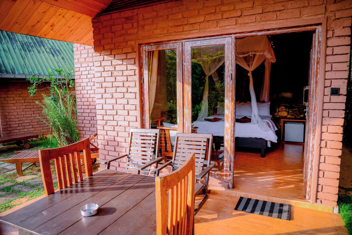 Chalet, balcón, vista a la montaña