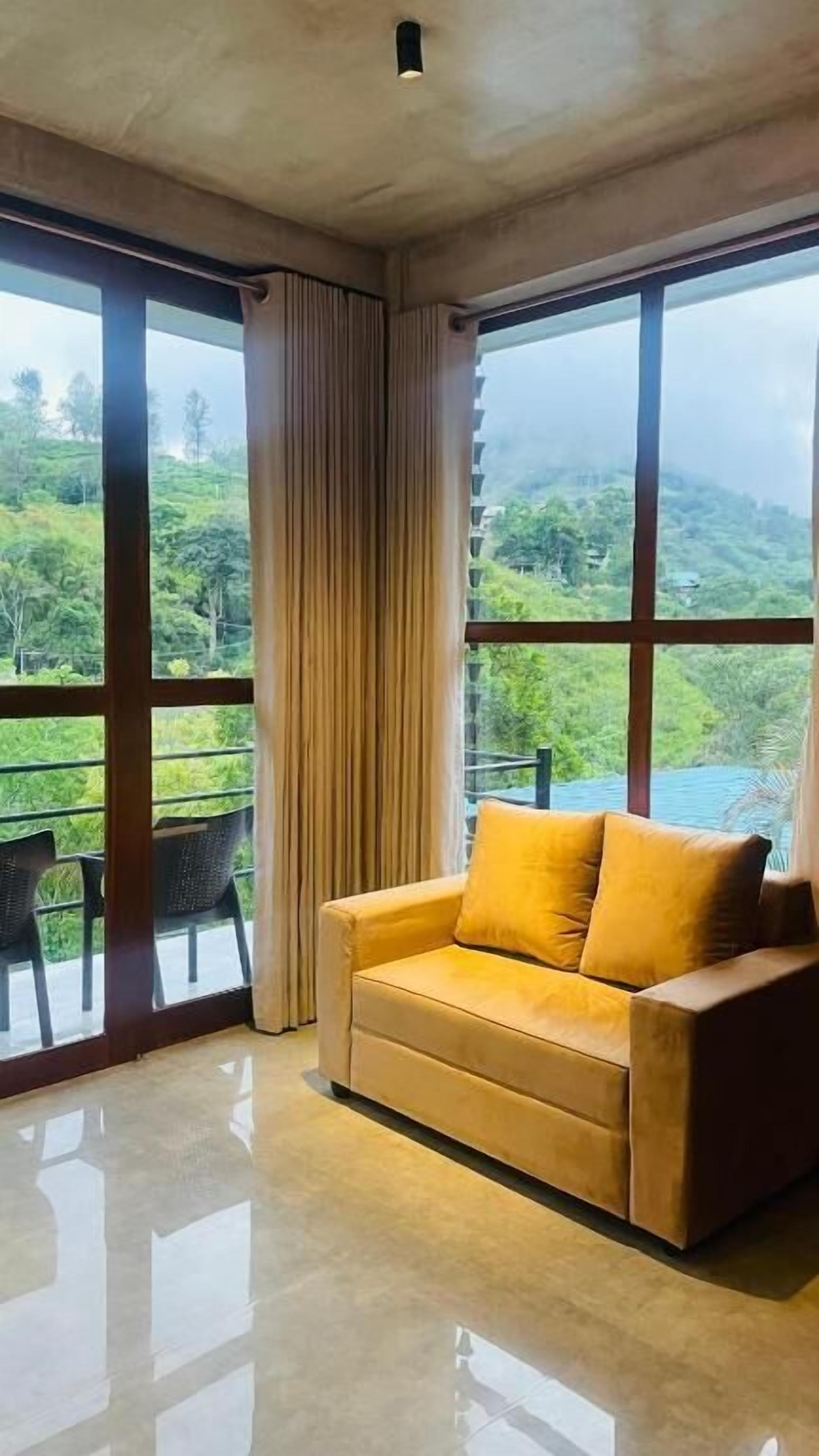 Triple Room, Balcony, Mountain View | Living area