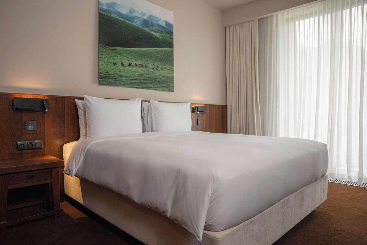 Superior Double Room, Mountain View | In-room safe, iron/ironing board, WiFi (free)