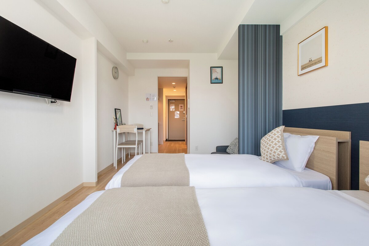 Departamento básico, balcón | Espacio para trabajar con laptop y wifi gratis 