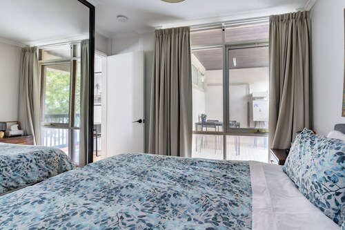 Modern Apartment with Free Parking | Wi-Fi | Netflix | 5km to CBD & Glenelg