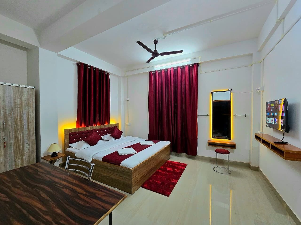 Deluxe Double Room, City View | Laptop workspace, WiFi (free)