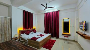 Deluxe Double Room, City View | Laptop workspace, WiFi (free)