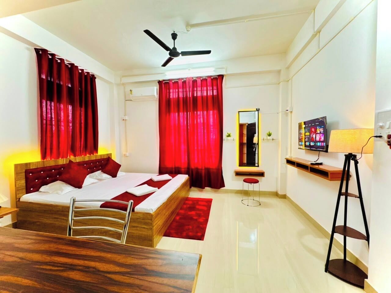 Deluxe Double Room, City View | Laptop workspace, WiFi (free)