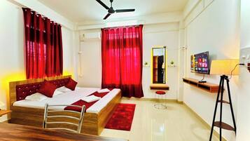 Deluxe Double Room, City View | Laptop workspace, WiFi (free)