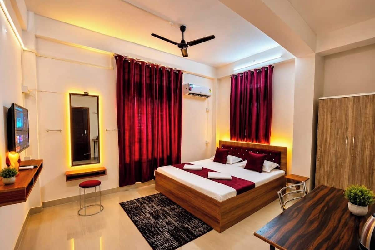 Deluxe Double Room, City View | Laptop workspace, free WiFi