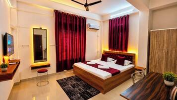 Deluxe Double Room, City View | Laptop workspace, WiFi (free)