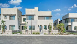 A modern residential building with a flat roof, large windows, and a clean, minimalist design. - 20% OFF Luxury 3BR Home, Modern Design & Comfort (Ontario)