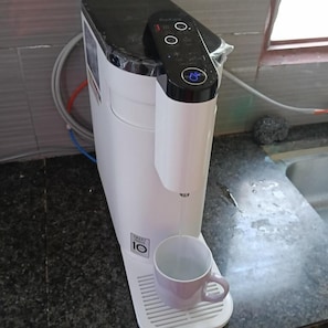 Family Room, Balcony | Coffee and/or coffee maker - JSW PRAMLee (George Town)