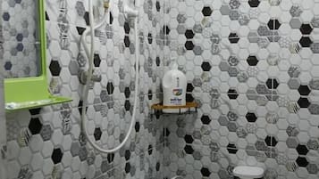 Doccia, set di cortesia gratuito, asciugacapelli, asciugamani