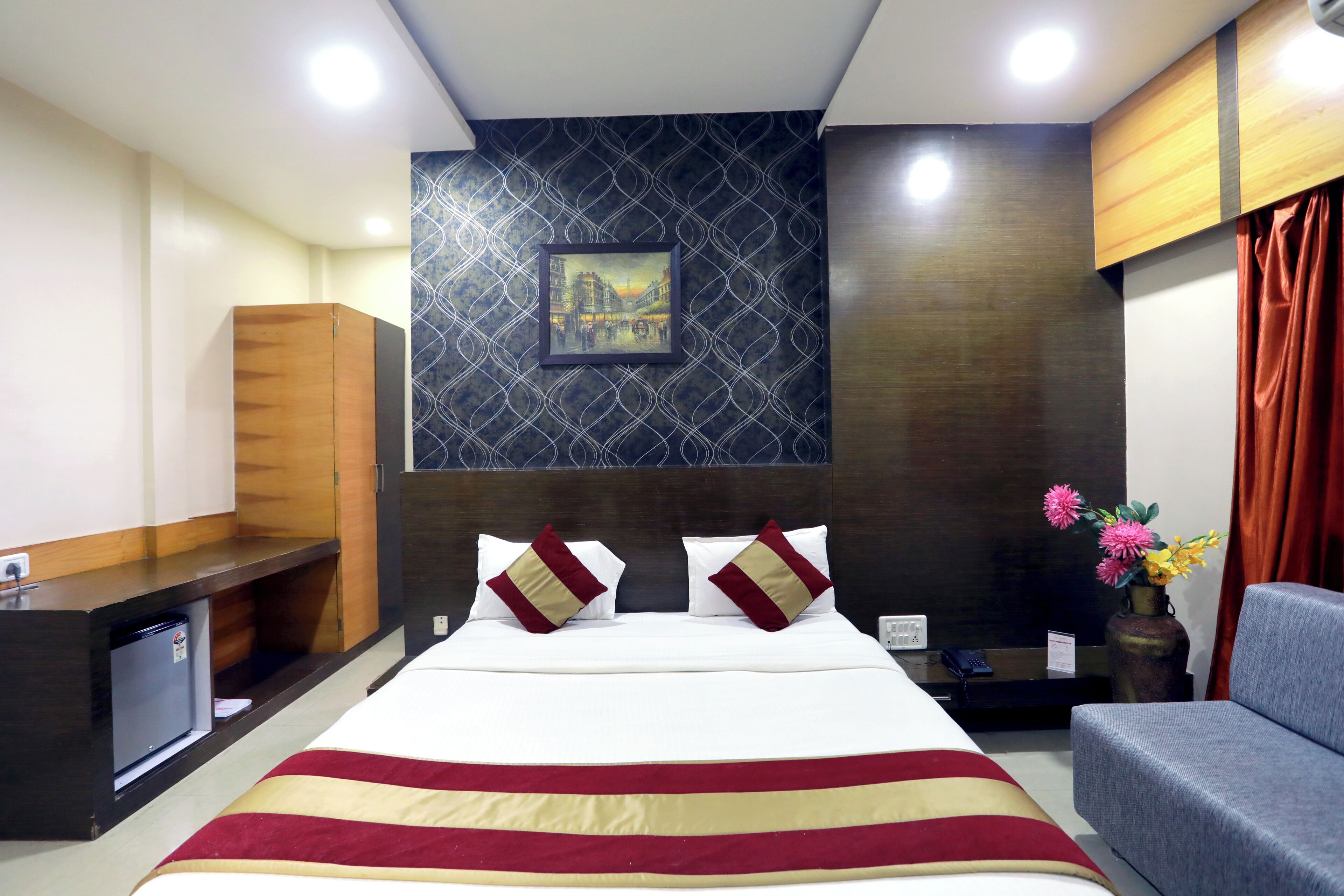 Executive Double Room | Desk, iron/ironing board, free WiFi