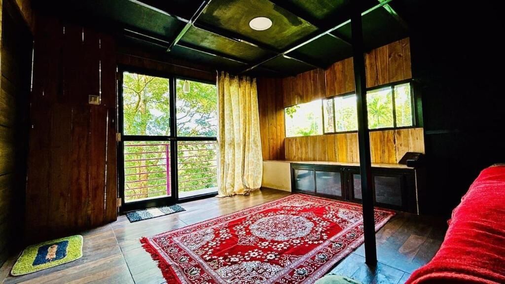 House, Balcony, Garden View | Interior