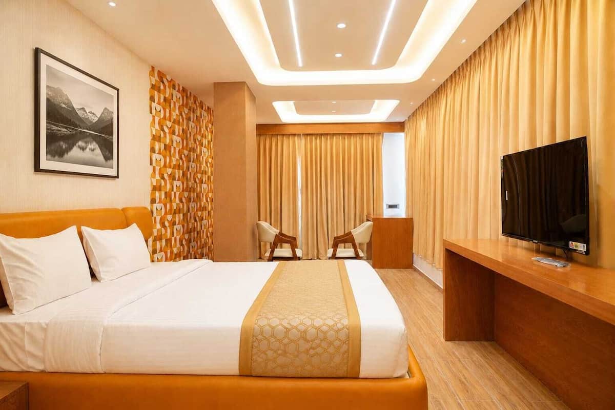 Habitació executiva, vistes a la ciutat | Escriptori, espai de treball apte per a portàtils i cortines opaques 