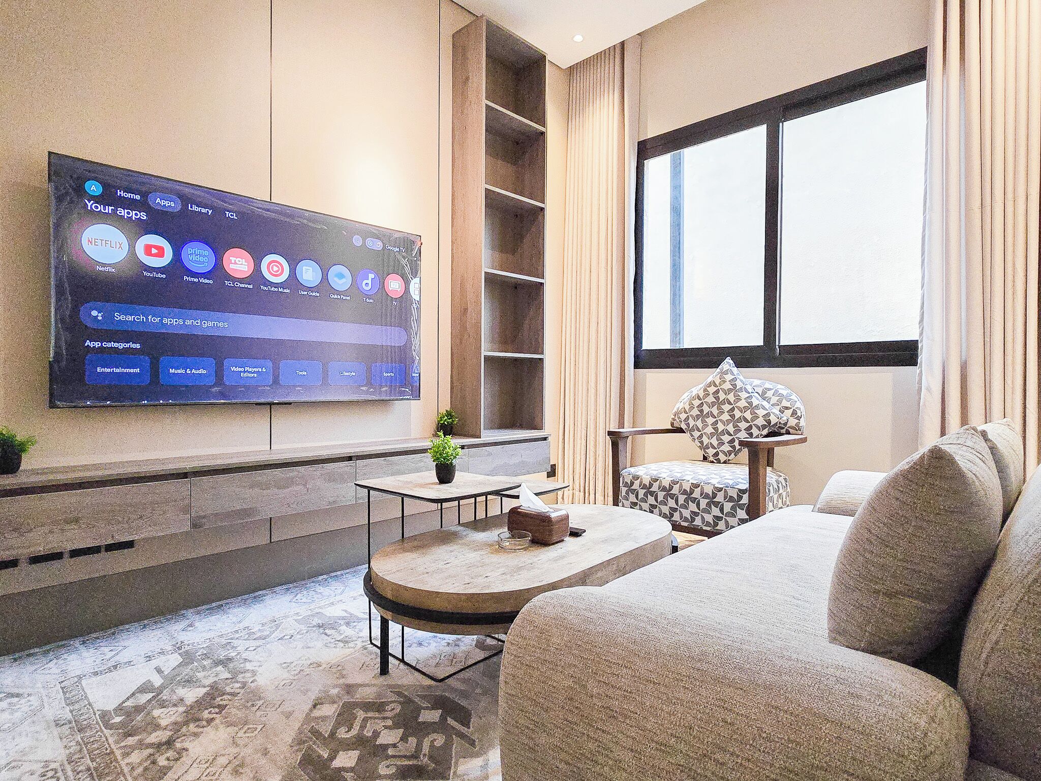 Smart TV 65 pulgadas con canales de televisión vía satélite
