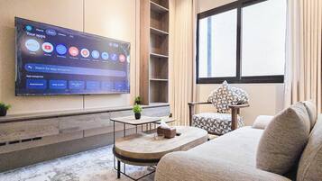 Smart TV 65 pulgadas con canales de televisión vía satélite