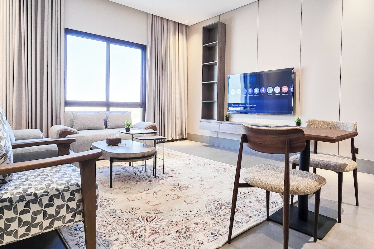 TV connectée de 65 pouces avec chaînes par satellite