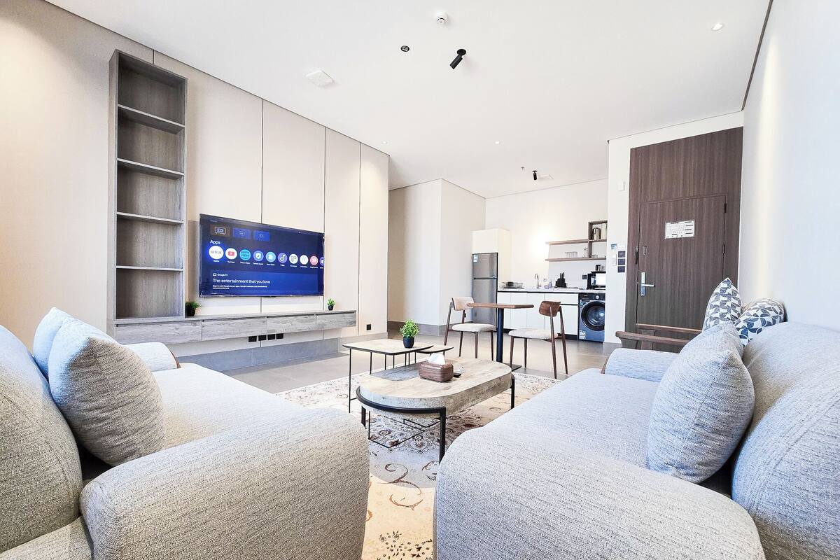 TV connectée de 65 pouces avec chaînes par satellite