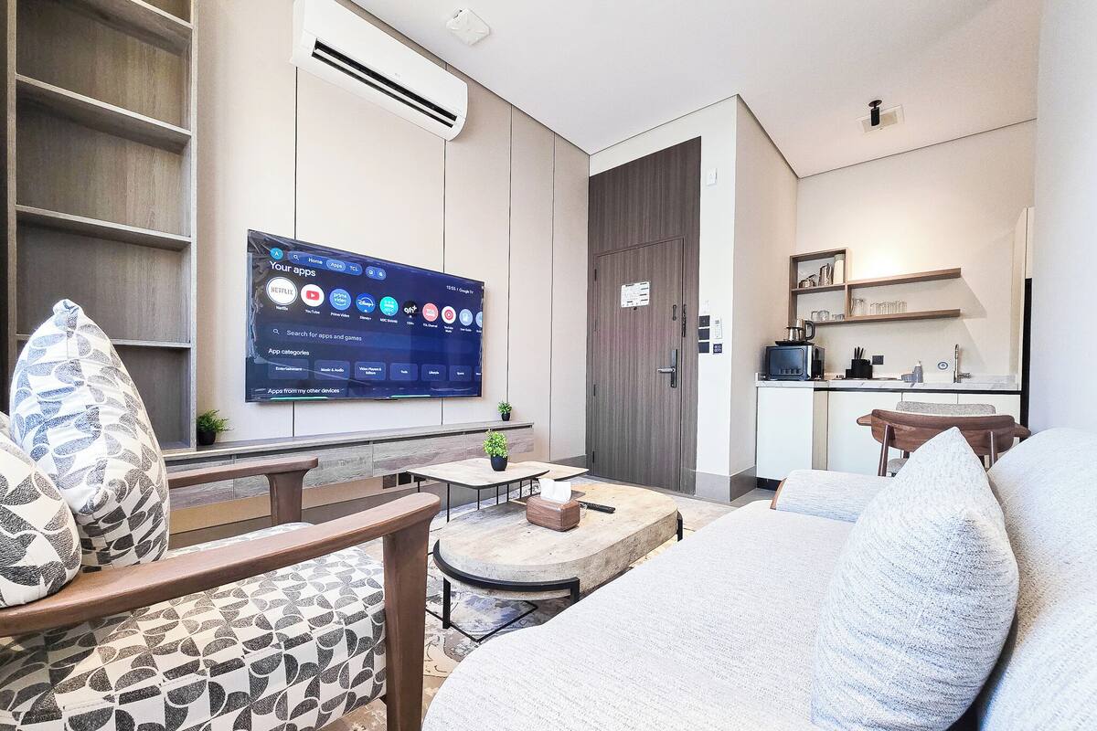 TV connectée de 65 pouces avec chaînes par satellite