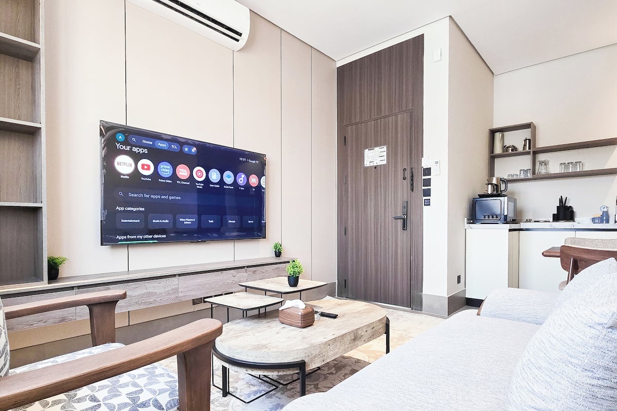 TV connectée de 65 pouces avec chaînes par satellite