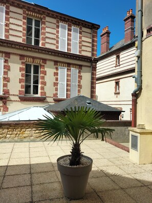 Exterior detail - Apartment 50 meters from the ocean, with the train station and shops nearby (Houlgate)
