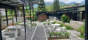 Outdoor dining - Lilly Home (Khaem Son)
