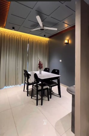 Double Room | Dining