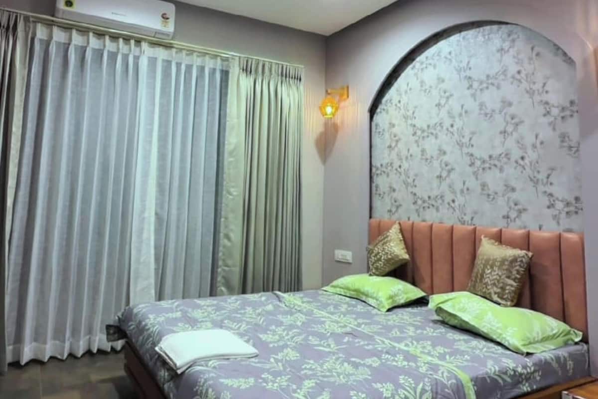 Double Room | Iron/ironing board, free WiFi