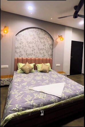 Double Room | Iron/ironing board, free WiFi - Shourya Resort and lawn Panhala (Ambavade)