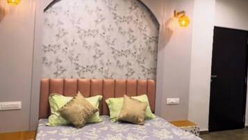 Double Room | Iron/ironing board, free WiFi