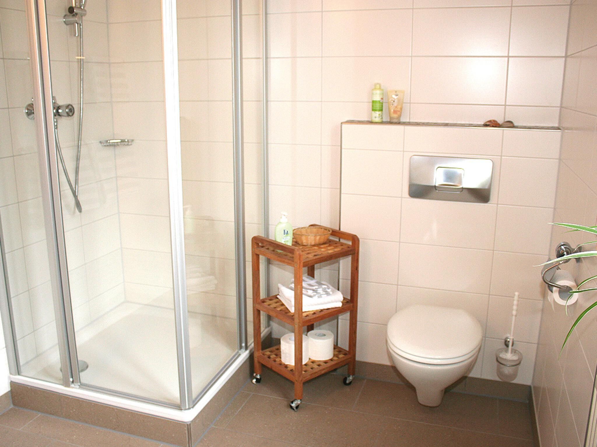 Single Room | Bathroom | Shower, hair dryer, towels, toilet paper
