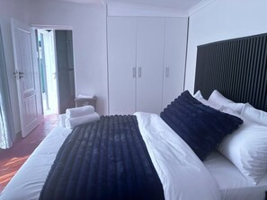 Room - Charming Holiday House in Roodepoort with Garden & Pool (Roodepoort)