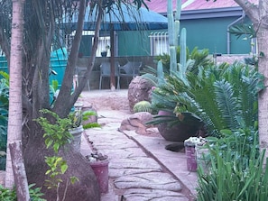 Property grounds - Private Holiday Apartment in Roodepoort - Comfort & Convenience (Roodepoort)