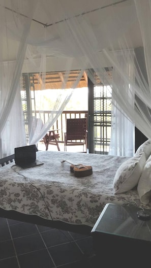 4 bedrooms, iron/ironing board, Internet, bed sheets - African Skye,  Marloth Park (Marloth Park)
