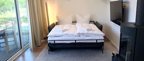 WiFi, bed sheets