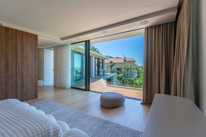 Room - Vrbo Property (Nice)