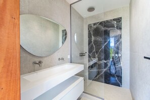 Bathroom - Vrbo Property (Nice)