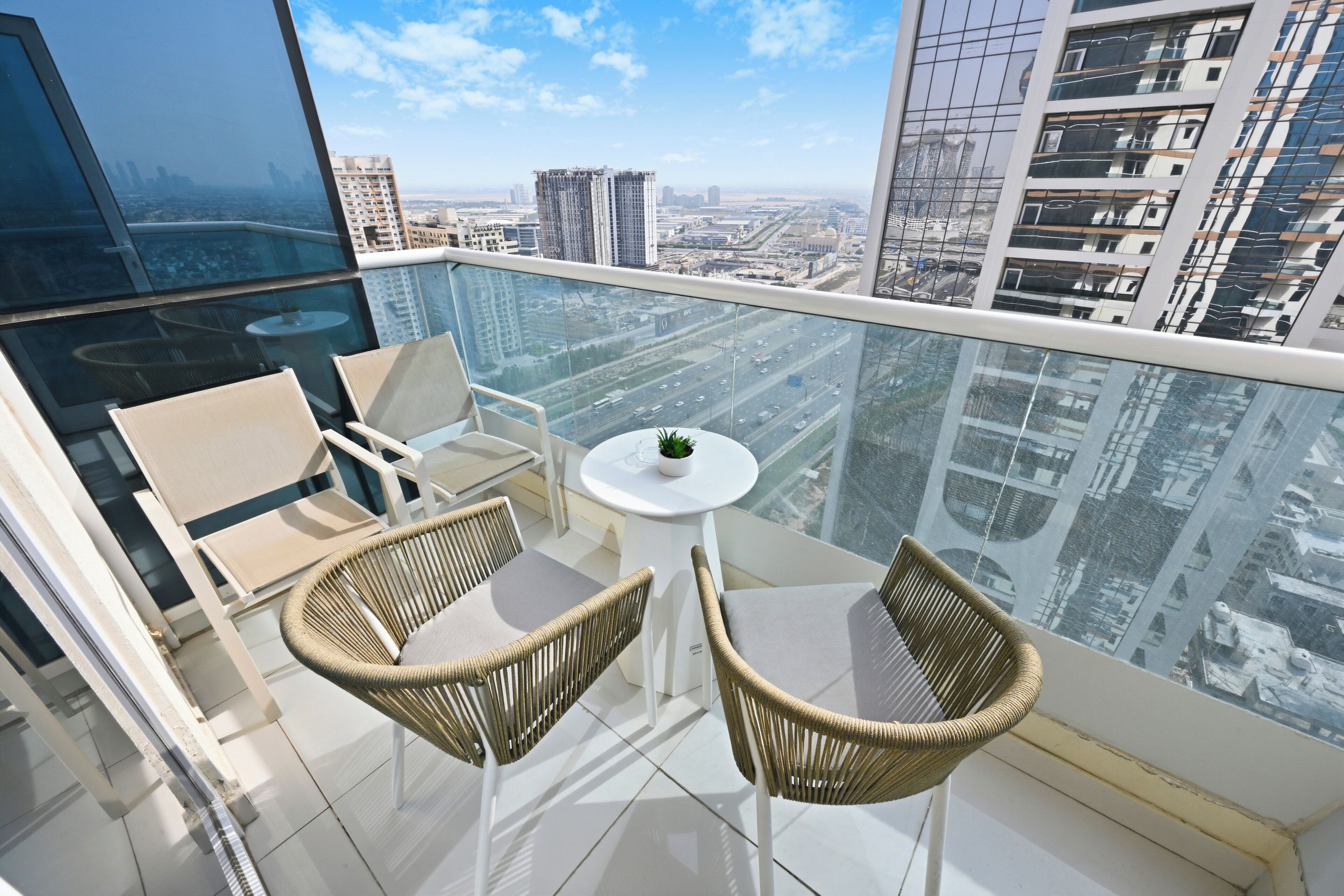 Apartamento, balcón, vistas a la ciudad | Jardines del alojamiento