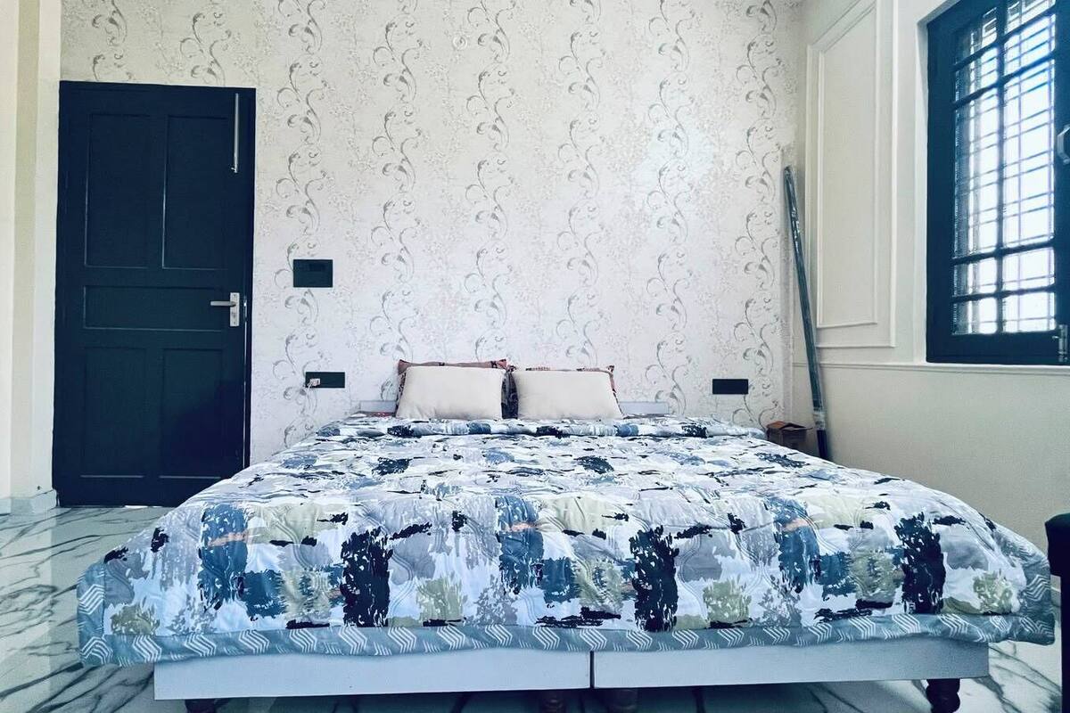 Rollaway beds, bed sheets