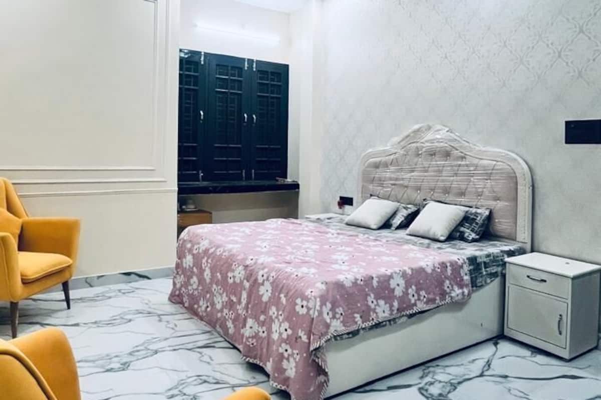Villa | Rollaway beds (surcharge), bed sheets
