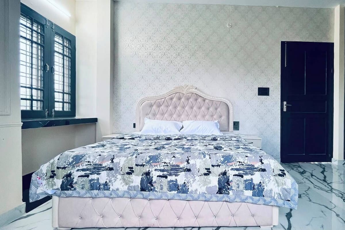 Rollaway beds (surcharge), bed sheets