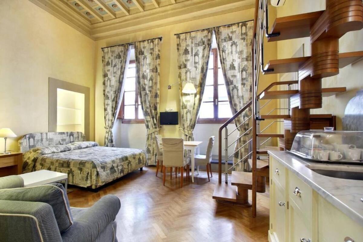 Departamento Deluxe, vista a la ciudad | Caja de seguridad en la habitación y tabla de planchar con plancha