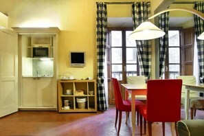 Studio, vue ville | Restauration