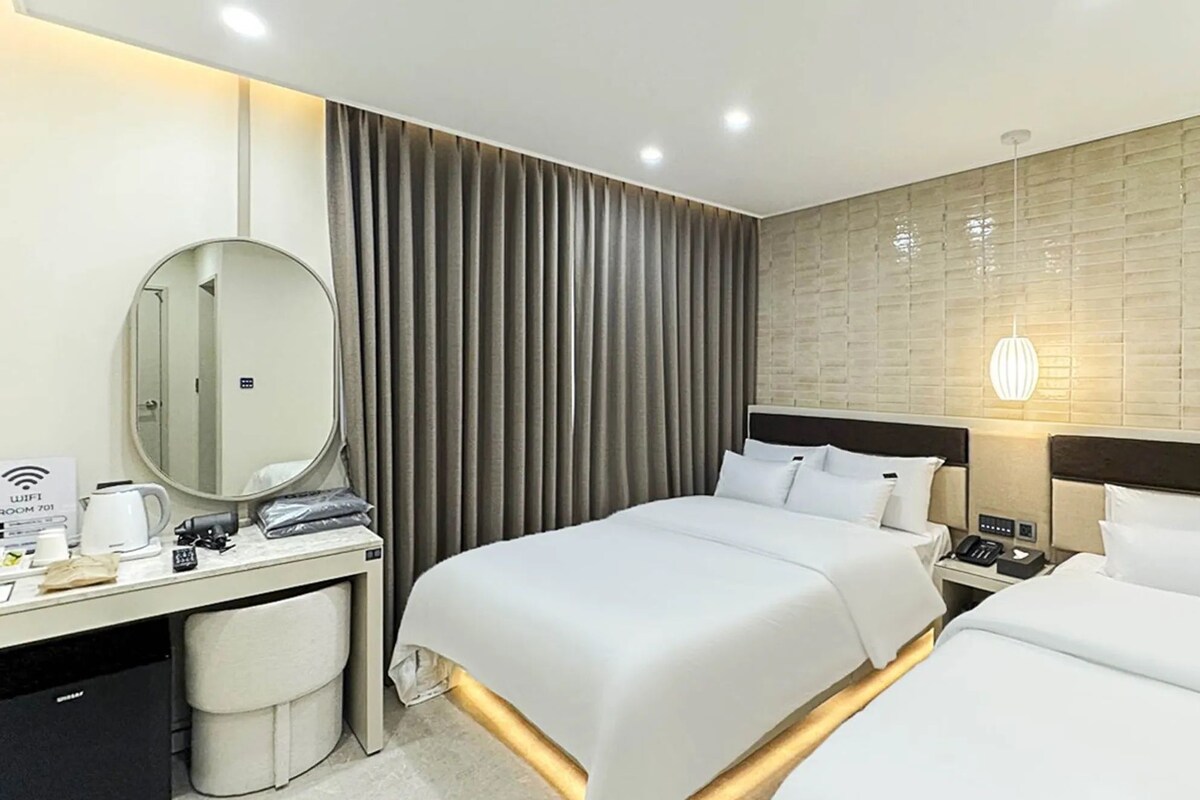 Standard Twin Room, City View