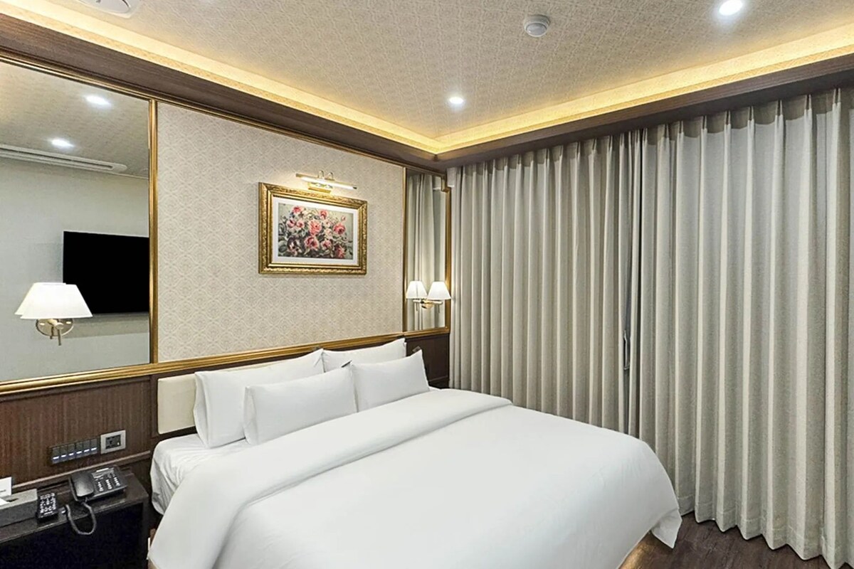 Classic Double Room, City View