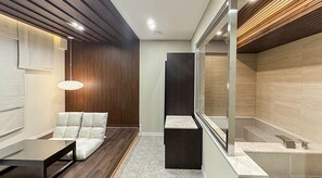 Suite | Bathroom